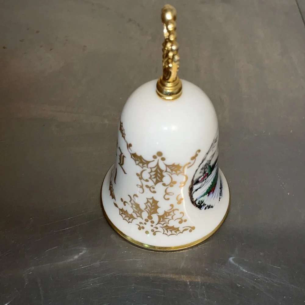 Gorham Fine China Courier and Ives Noel 1981 Porcelain Bell Christmas Gold Trim